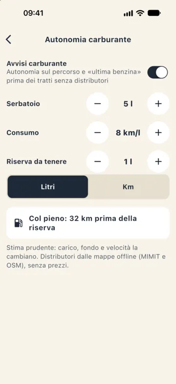 Impostazioni › Autonomia carburante: avvisi accesi, serbatoio 5 l, consumo 8 km/l, riserva 1 l; col pieno 32 km prima della riserva.
