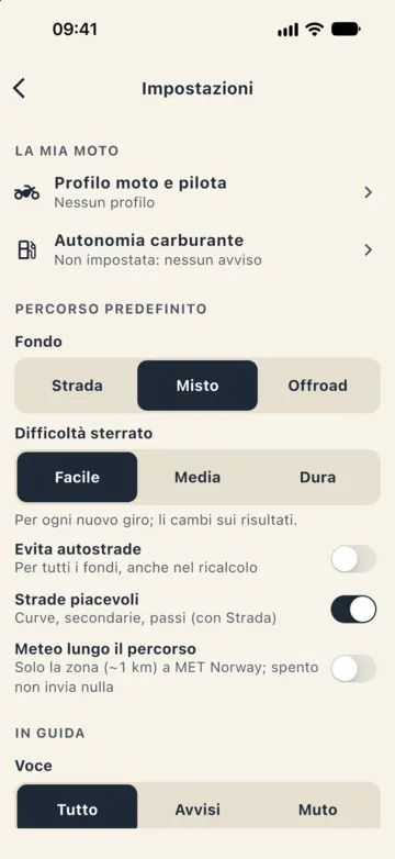 Impostazioni › Percorso predefinito: Fondo Misto, Difficoltà sterrato Facile, Evita autostrade spento, Strade piacevoli acceso; sotto Voce e Mappa.