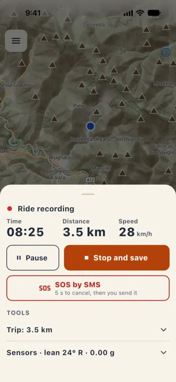 Ride recording sheet: 08:25, 3.5 km, 28 km/h, Pause and Stop and save buttons, the SOS by SMS button, trip 3.5 km and sensors showing lean 24 degrees right.