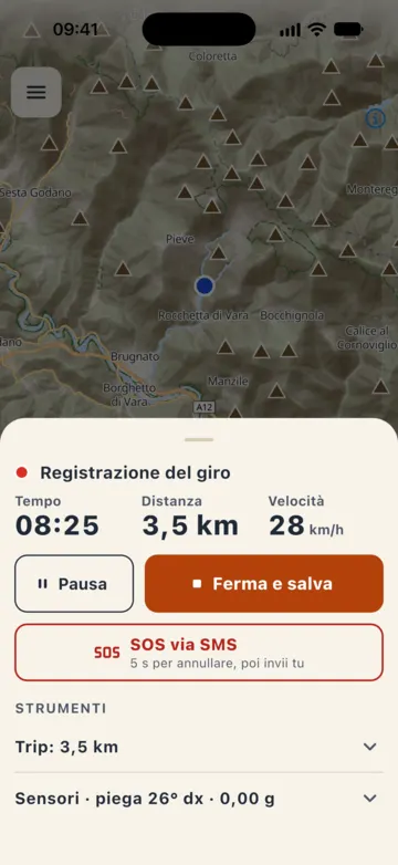Scheda della registrazione: 17:53, 13 km, piega 2° sx, freni/gas 0,15 g, «Sensori: si calibrano alla prima sosta», Calibra il supporto, Pausa, Ferma e salva.